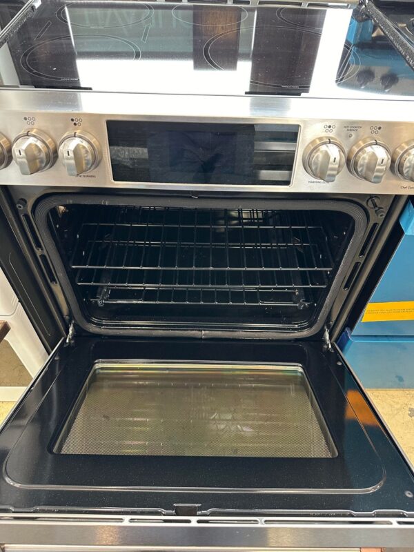 Cuisinière encastrée à induction, Convection, 5.7 pi.cu, Tiroir réchaud - CCHS900P2MS1 – Image 5
